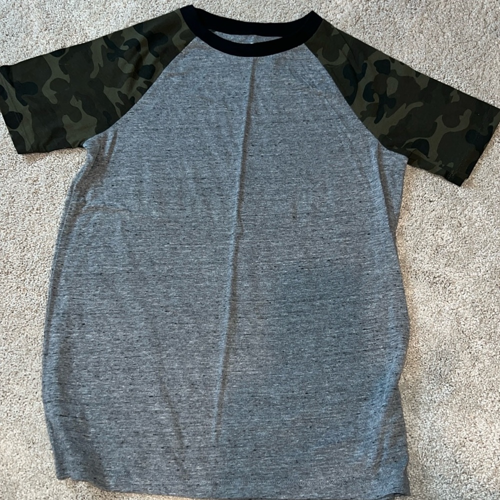 Boys old Navy t-shirt